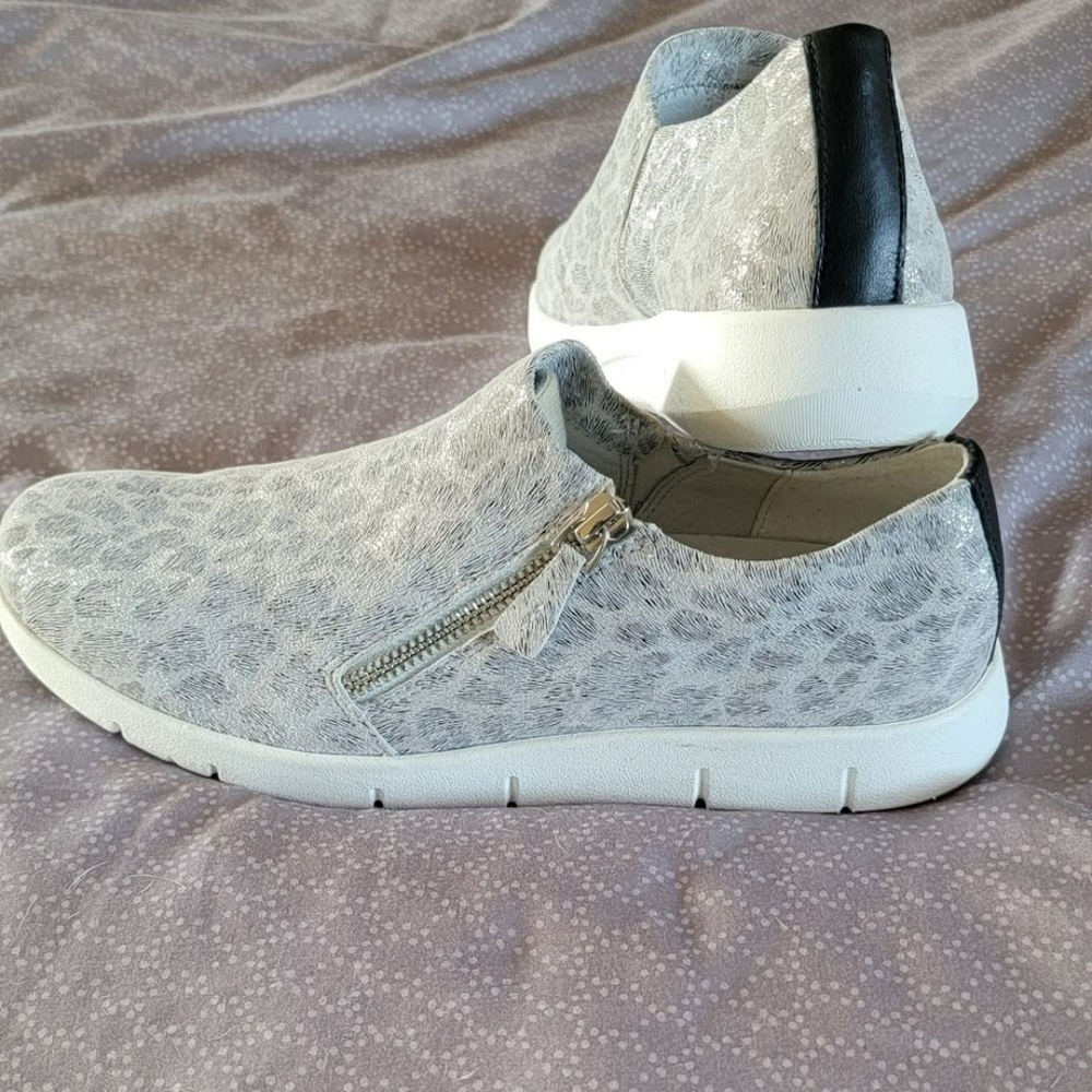 Johnston & Murphy Calf Hair Slip-On Sneaker Snow Leopard Print Women’s 7M, NWOT